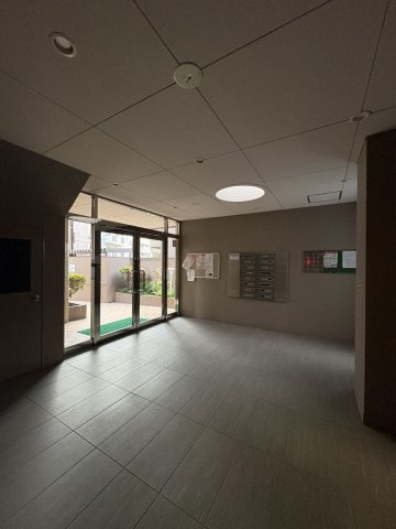 【ロビー】 | 九興マンション百道 | 共用部分はきちんとした清潔感のある雰囲気を醸し出し、お住まいの方を心地よくお迎えます