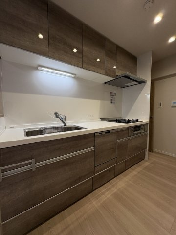 【キッチン】 | 九興マンション百道 | リビングの空間を有効活用できる壁付タイプのキッチンです。広々としたスペースがあります