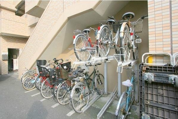 フレア浦安の駐車場