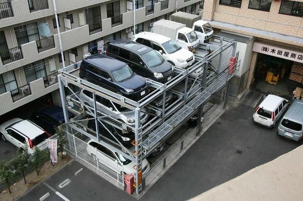 フレア浦安の駐車場