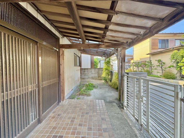 水戸市大串町中古戸建の玄関