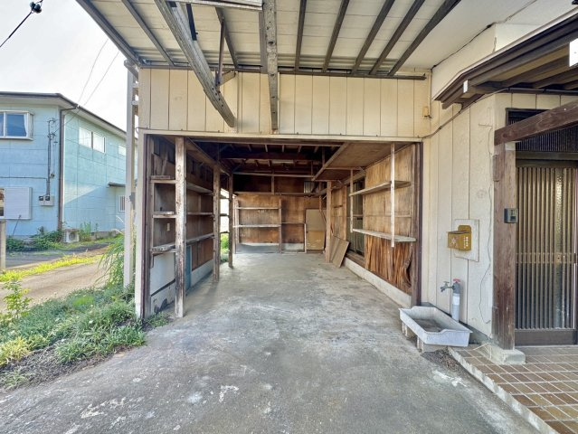 水戸市大串町中古戸建の駐車場