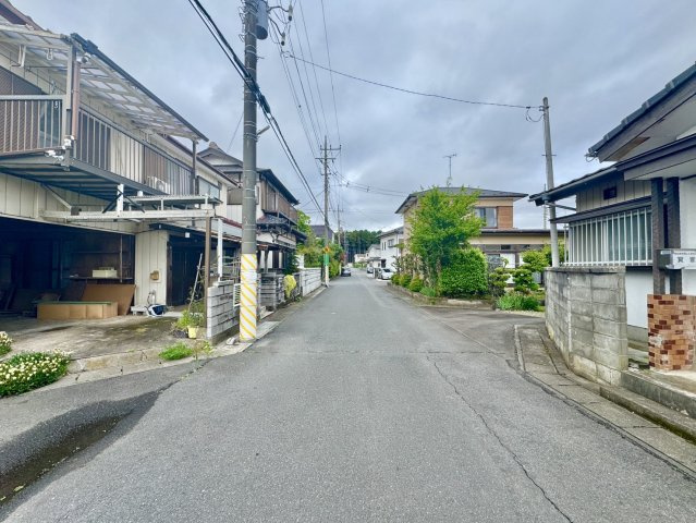 水戸市大串町中古戸建の前面道路含む現地写真