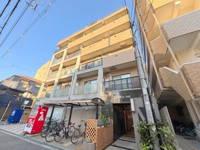 シェルマンドアワジの外観