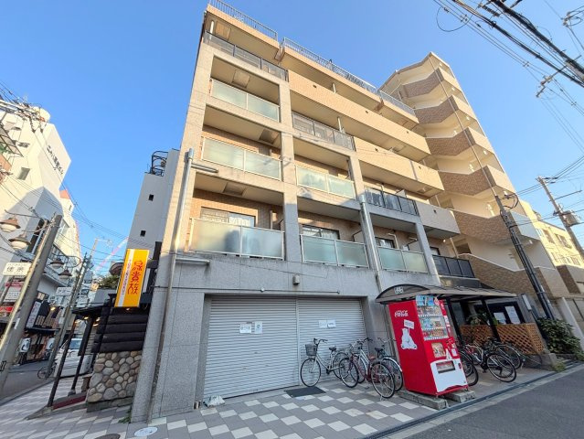 シェルマンドアワジの外観