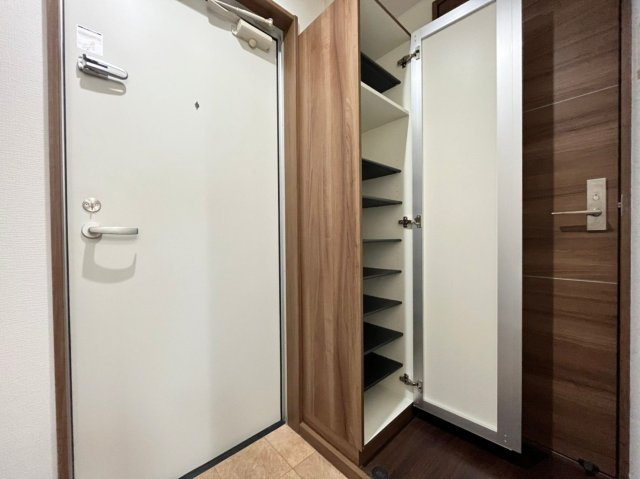 【玄関】 | Maison de Hakozaki | 別号室の写真になります。現況優先。