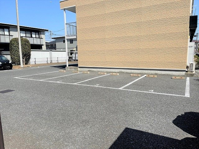 レオパレスオークトゥリーズの駐車場|画像5