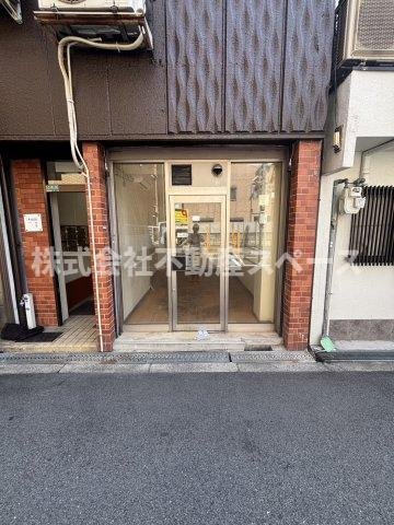 大阪市淀川区宮原２丁目の店舗事務所のエントランス