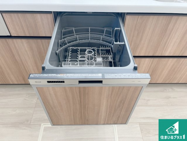 寝屋川市太秦東が丘　第24-1期　新築一戸建ての設備|食事後の一仕事、食器洗いをボタン一つでお任せできちゃいます！場所を取らないビルトイン式なので、お料理スペースもしっかり確保！