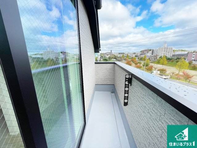 寝屋川市太秦東が丘　第24-1期　新築一戸建てのバルコニー|ワイドバルコニーは洗濯物を干すスペースが広いのでご家族が多くても安心！