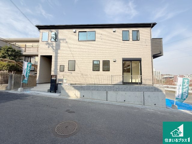 寝屋川市太秦東が丘　第24-1期　新築一戸建ての外観|周辺は落ち着いた街並みの住宅地！子育てがしやすい住環境です！まだ未完成ですが、現地でしかわからない事もございます。是非一度ご覧ください。