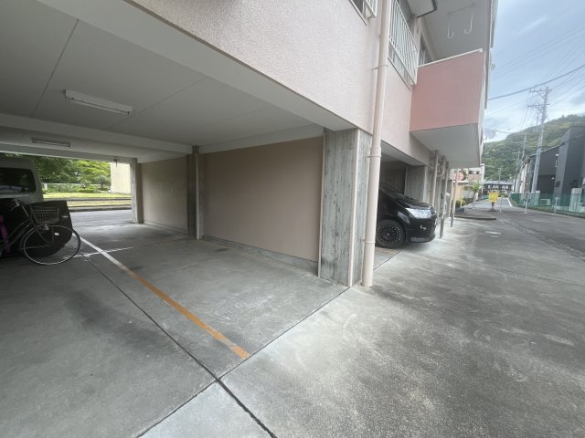 西奈団地 4階 の駐車場