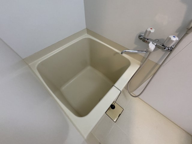 愛名マンションの浴室