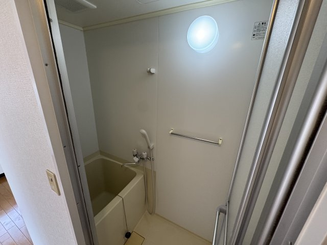 愛名マンションの浴室