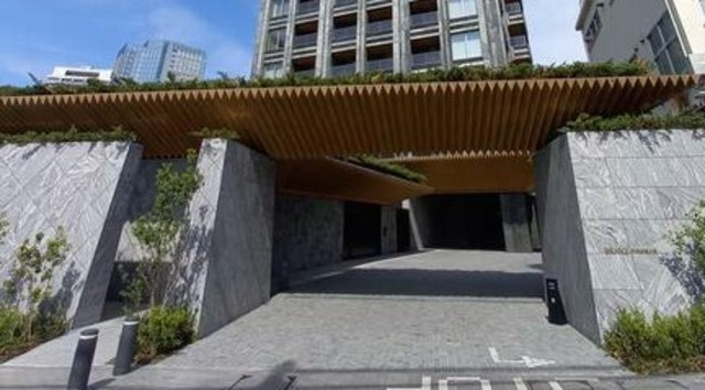ブランズ千代田富士見のエントランス