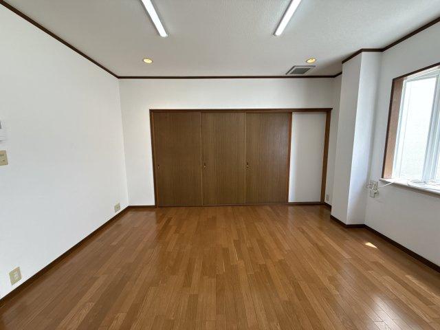 英賀春日町KKハウスの洋室