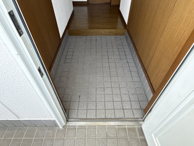 英賀春日町KKハウスの玄関