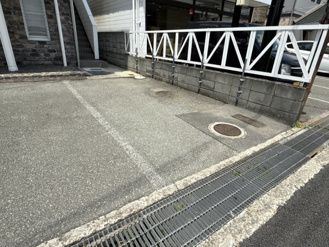 英賀春日町KKハウスの駐車場