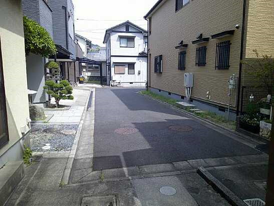 【前面道路含む現地写真】