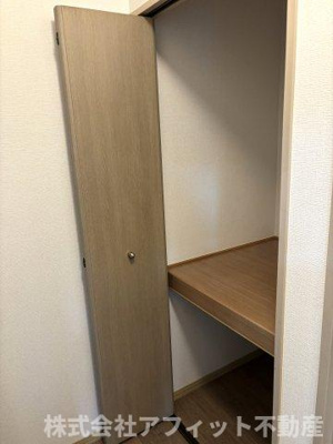 【その他】 | セジュール渡邊D棟 | 廊下収納