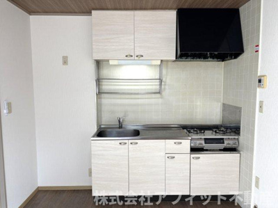 【キッチン】 | セジュール渡邊D棟 | 吊戸棚付き