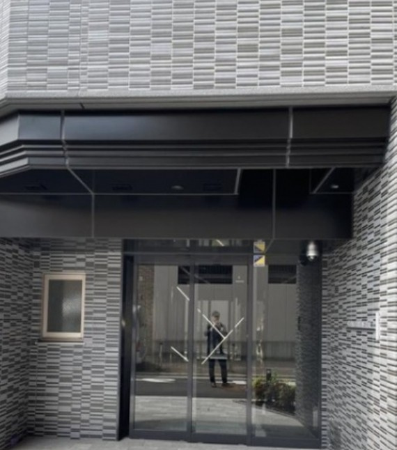 大阪市福島区福島６丁目の店舗事務所のエントランス