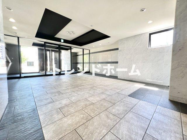 プレサンス梅田北ザ・ライブのエントランス|選べる家電プランあり！！