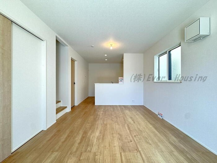 西東京市中町４丁目　新築住宅　全２棟の居間・リビング