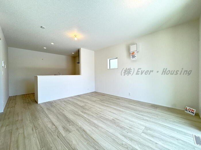 西東京市中町４丁目　新築住宅　全２棟の居間・リビング