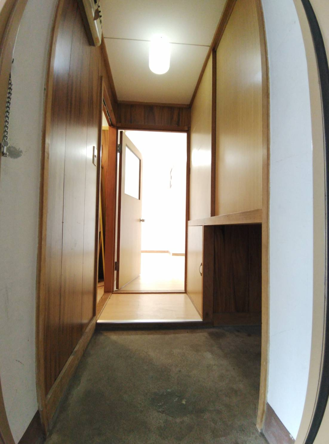 春採ハイツの玄関