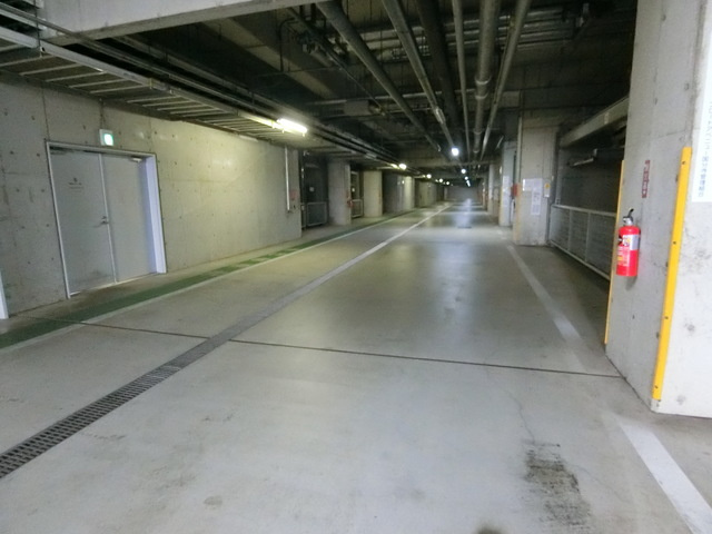 ブロードアベニュー国分寺の駐車場