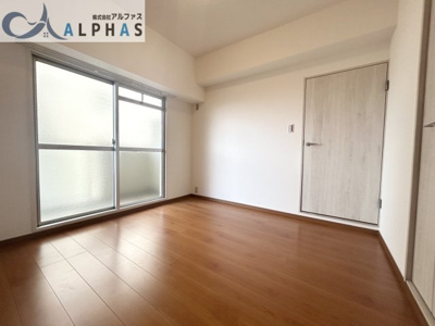 【洋室】 | メゾンドール明石山ノ手台 | バルコニーから光が差し込み明るい雰囲気に♪