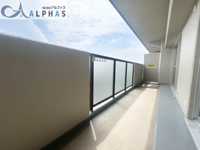 【バルコニー】 | メゾンドール明石山ノ手台 | ワイドバルコニーにつきお洗濯がたくさん干せます♪