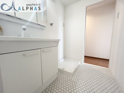 【脱衣所】 | メゾンドール明石山ノ手台 | 忙しい朝の身支度も効率良くできるシャワー付き洗面化粧台♪