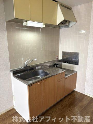 【キッチン】 | メゾンマキモト | 吊戸棚付き