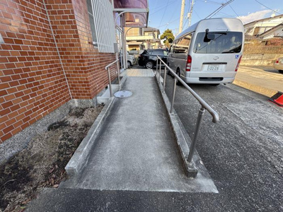 【その他】 | コンフォート大塚 | スロープ付きなので車いすの移動も可能です
