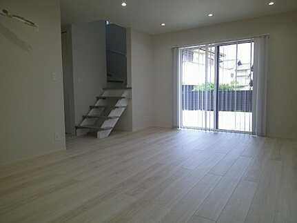 対厳山3丁目の居間・リビング