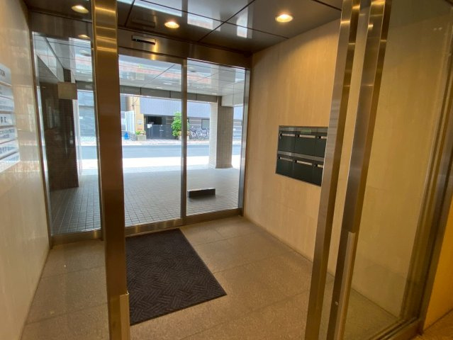 蔵前イシイビル のエントランス