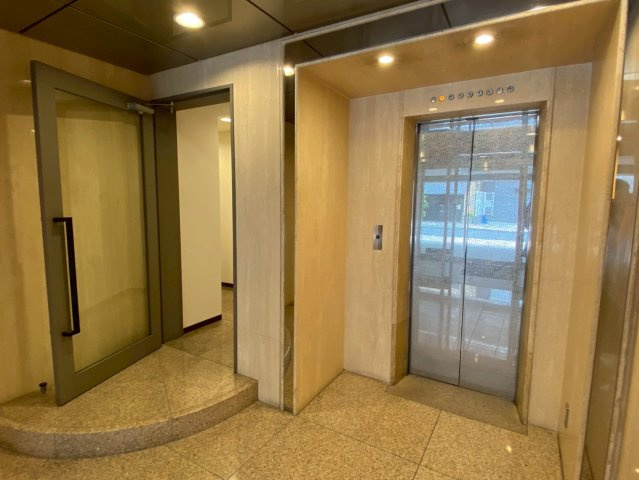 蔵前イシイビル のロビー