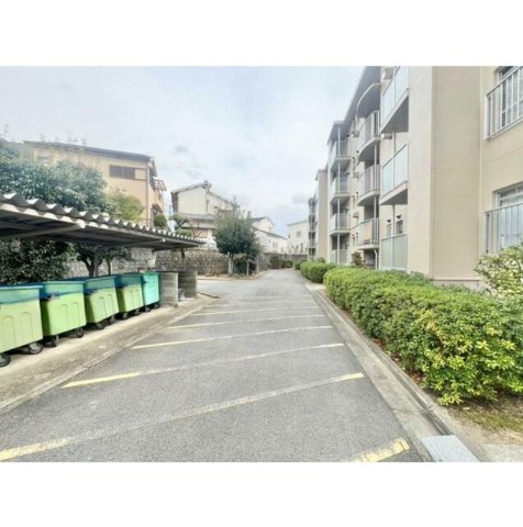 関屋あしびハイツ１号棟の外観