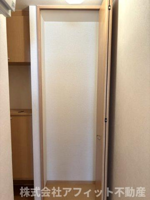 【その他】 | リベルタ スクエア A棟 | 玄関収納