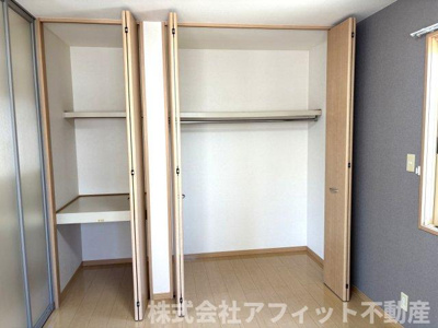 【その他】 | リベルタ スクエア A棟 | クローゼット
