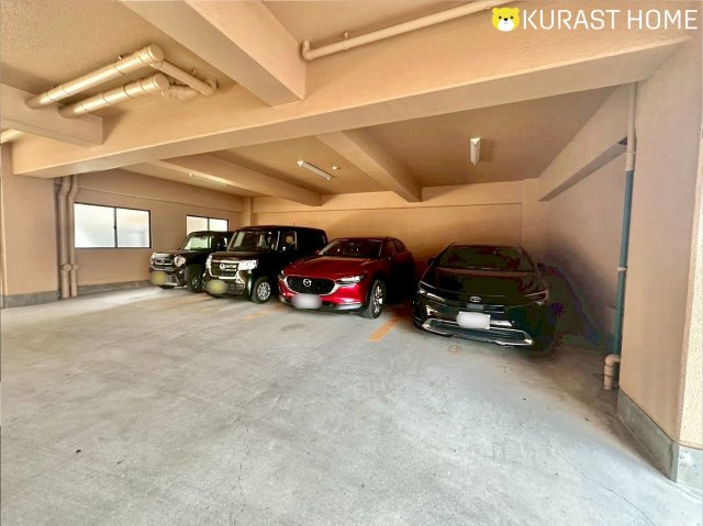 ソレイユ神足　5階の駐車場