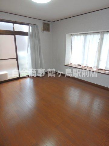 坂戸市泉町中古戸建の居間・リビング
