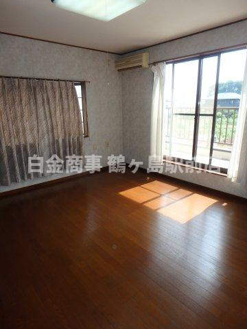 坂戸市泉町中古戸建の洋室