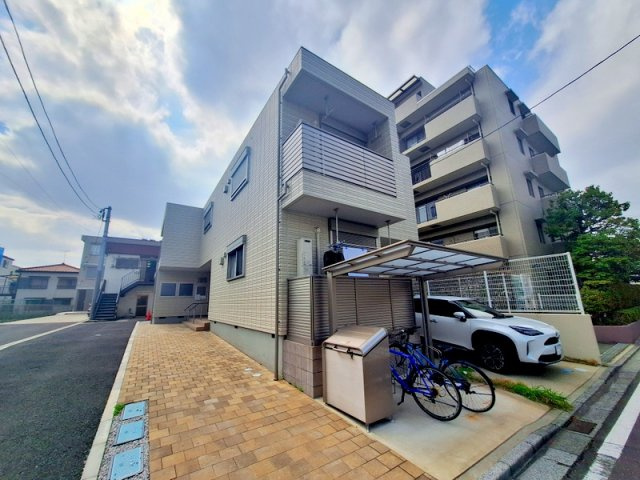 ｸｲｰﾝｽﾞﾊｲﾑの外観