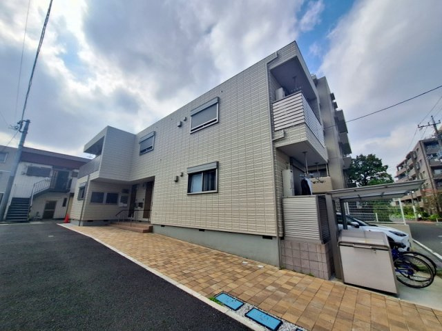 ｸｲｰﾝｽﾞﾊｲﾑの外観