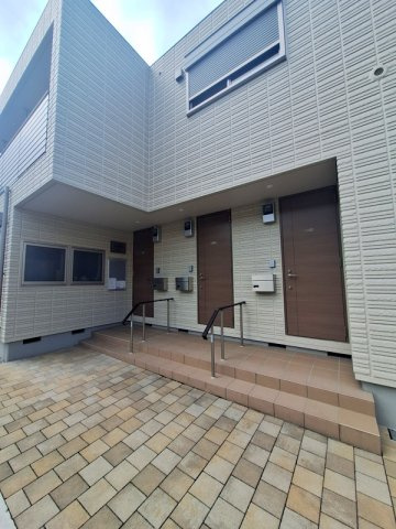 ｸｲｰﾝｽﾞﾊｲﾑのエントランス