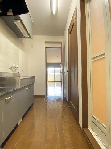 リヴィング若葉の玄関