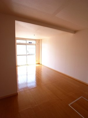 【居間・リビング】 | ハイツアルファ | ゆったり過ごせる居間です